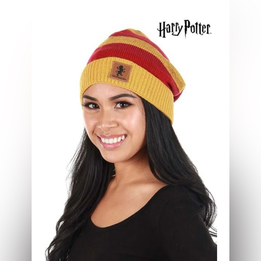 NWT Elope Harry Potter Gryffindor Red and Yellow Striped Beanie